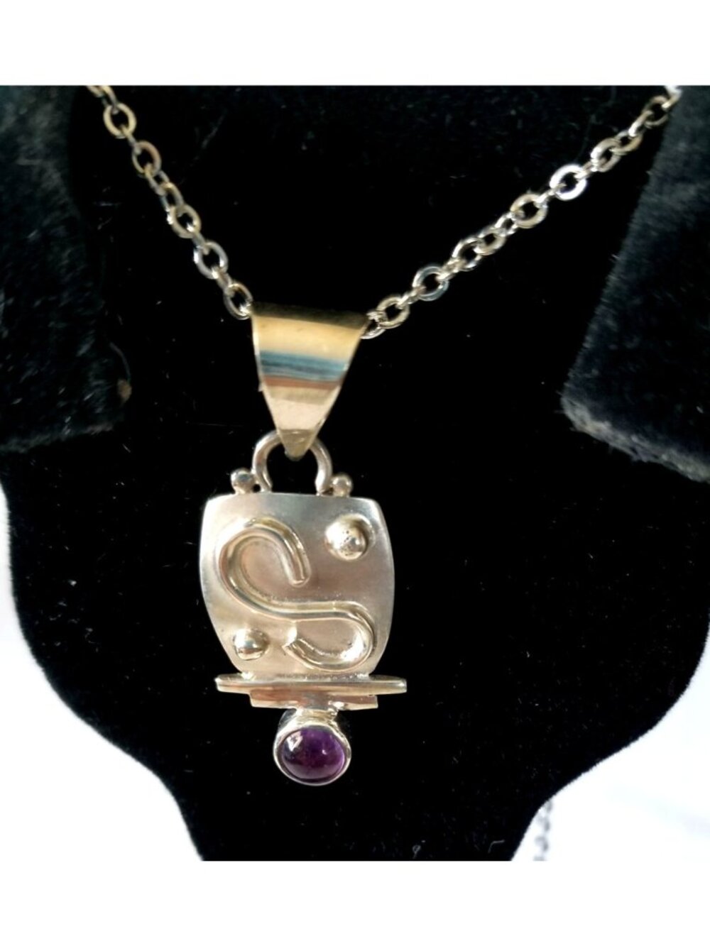 Necklace Silver Amethyst  6.4  gr 32 ct  4 cm  x 2 cm  16" chain 0.5 Round